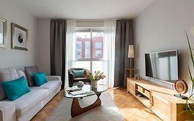 Vivienda Con Zona De Trabajo, Piscina Y Parking