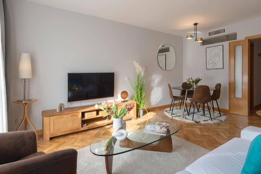 Apartamento Vivienda Con Zona De Trabajo, Piscina Y Parking Madrid Exterior foto